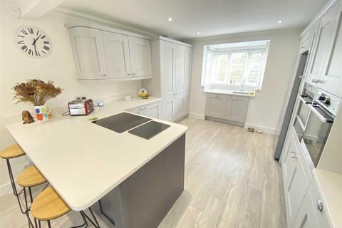 18 Beech Grove, Wilmslow, SK9 5EU