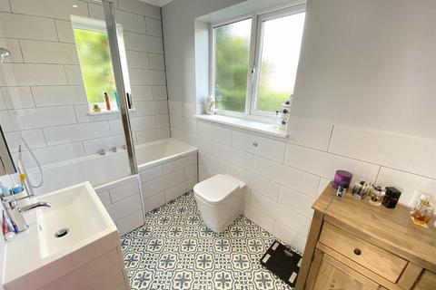 18 Beech Grove, Wilmslow, SK9 5EU