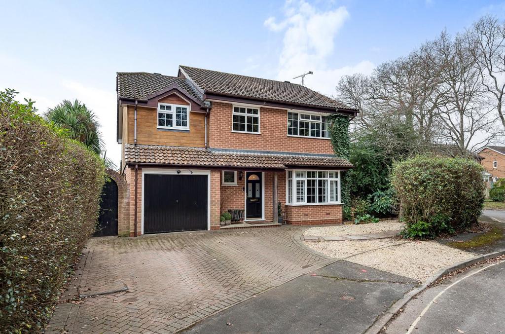 Calshot Drive, Valley Park, Chandlers Ford 6 bed detached house £600,000