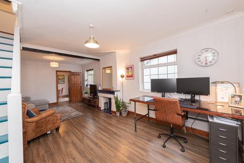 44 Adelphi Road, Epsom, KT17 1JB