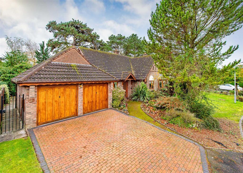 Chilgrove Gardens, Tettenhall, Wolverhampton 3 bed detached bungalow