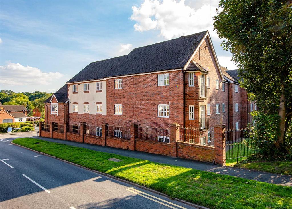 11 Close, Compton, Wolverhampton 2 bed apartment £179,950