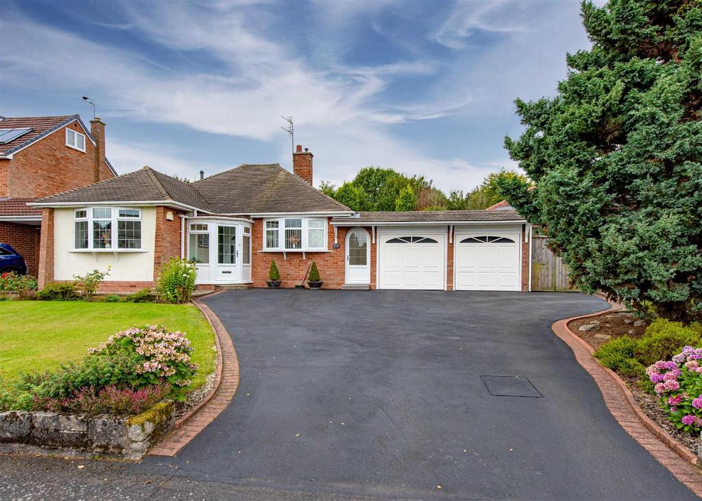 Tyninghame Avenue, Tettenhall... 2 bed detached bungalow £399,950