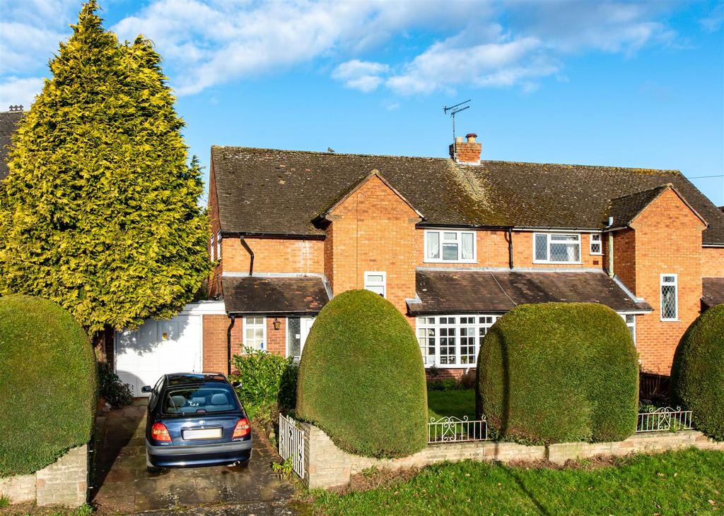 11 Deansfield Road, Brewood, Stafford 3 bed semidetached house £324,950