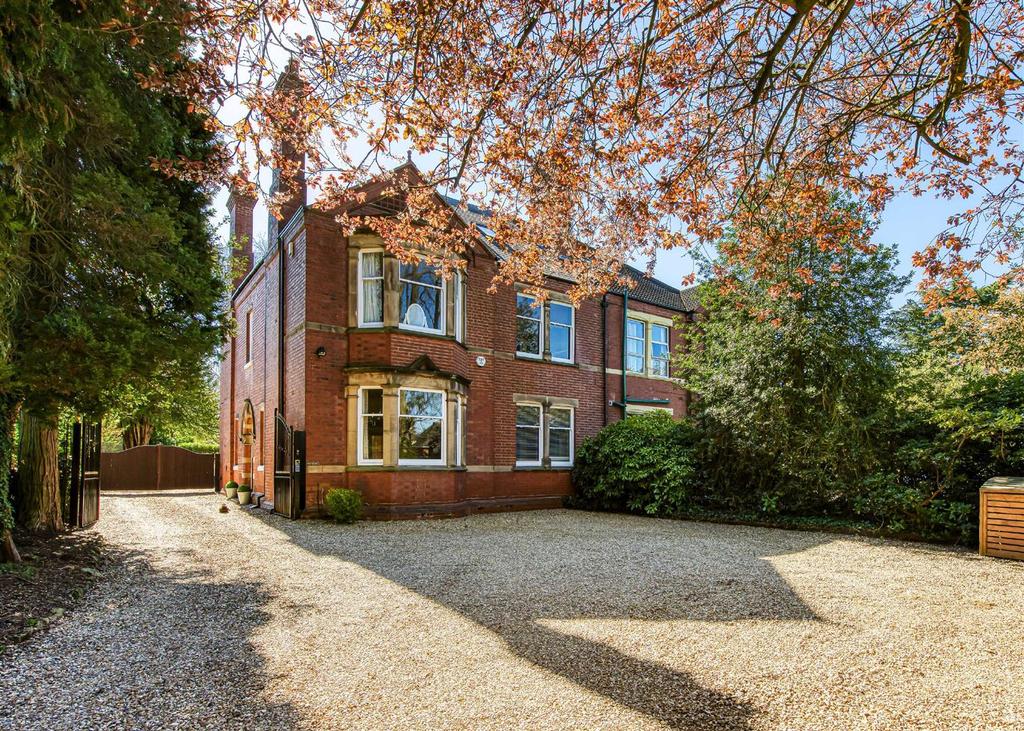 Penn Road, Penn, Wolverhampton 6 bed semidetached house for sale £