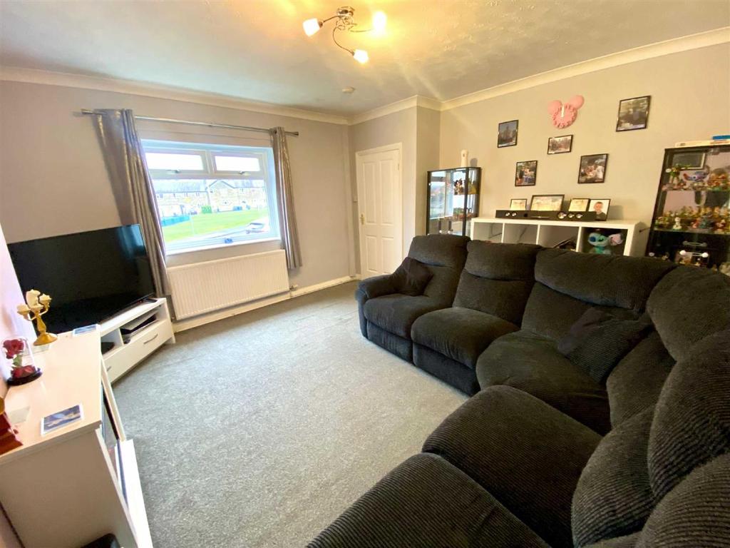 Waterloo Rise, Waterloo, Huddersfield 3 bed end of terrace house £150,000