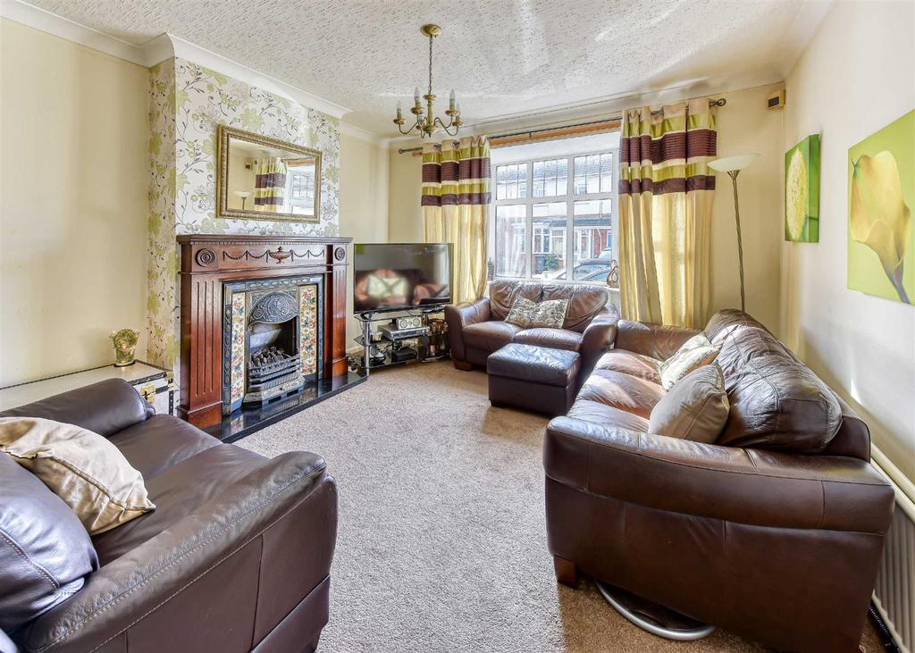 Birches Barn Avenue, Bradmore, Wolverhampton 4 bed semidetached house