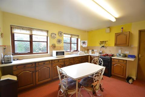 2, Brooklands Brookside, Pontesbury, Shrewsbury, SY5 0QF