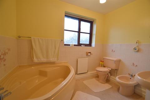2, Brooklands Brookside, Pontesbury, Shrewsbury, SY5 0QF