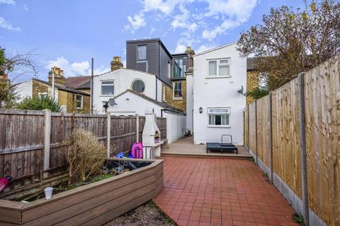 63 White Horse Hill, Chislehurst, BR7 6DQ