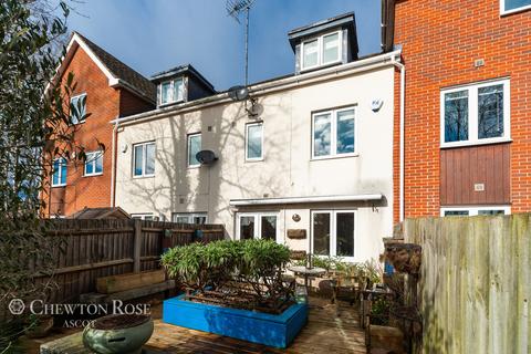 5 Brook Avenue, Ascot, SL5 7QW