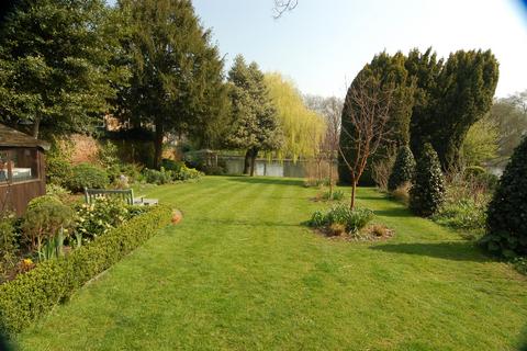 undefined, Lower Teddington Road, Hampton Wick, Kingston upon Thames KT1