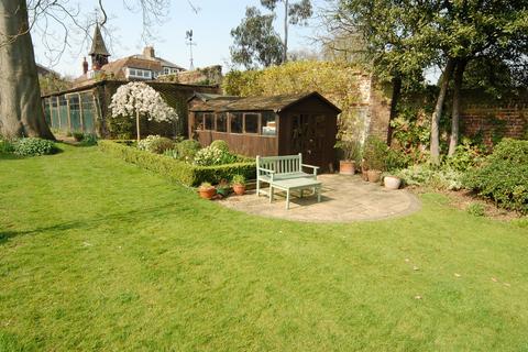 undefined, Lower Teddington Road, Hampton Wick, Kingston upon Thames KT1