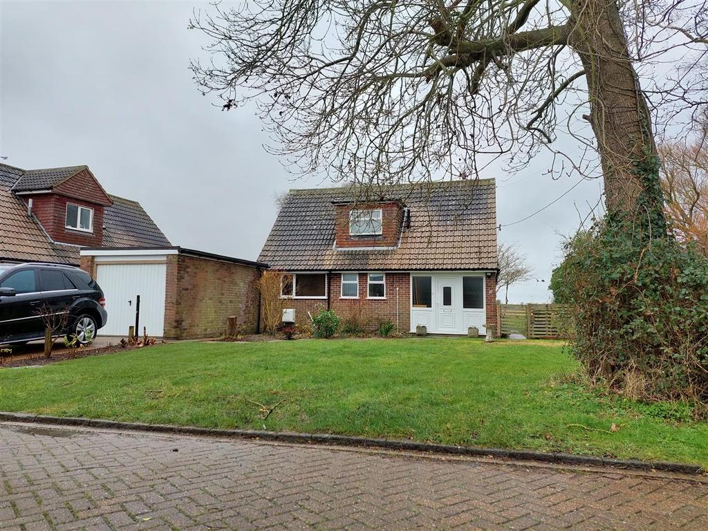 Tudor Avenue, Dymchurch 3 bed house £1,200 pcm (£277 pw)
