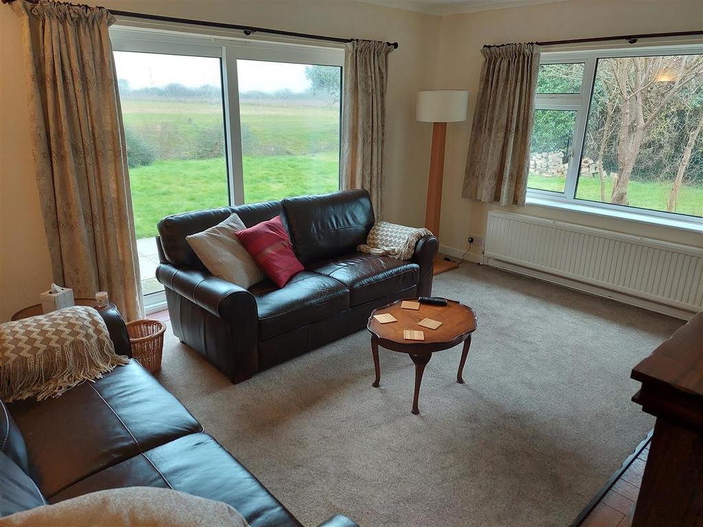 Tudor Avenue, Dymchurch 3 bed house £1,200 pcm (£277 pw)