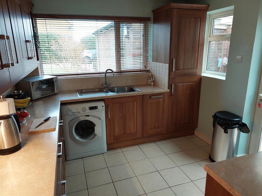 Tudor Avenue, Dymchurch 3 bed house £1,200 pcm (£277 pw)