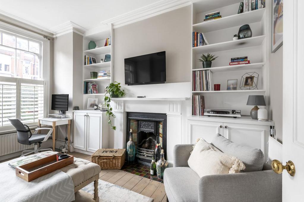 Dinsmore Road, Balham 2 bed flat £650,000