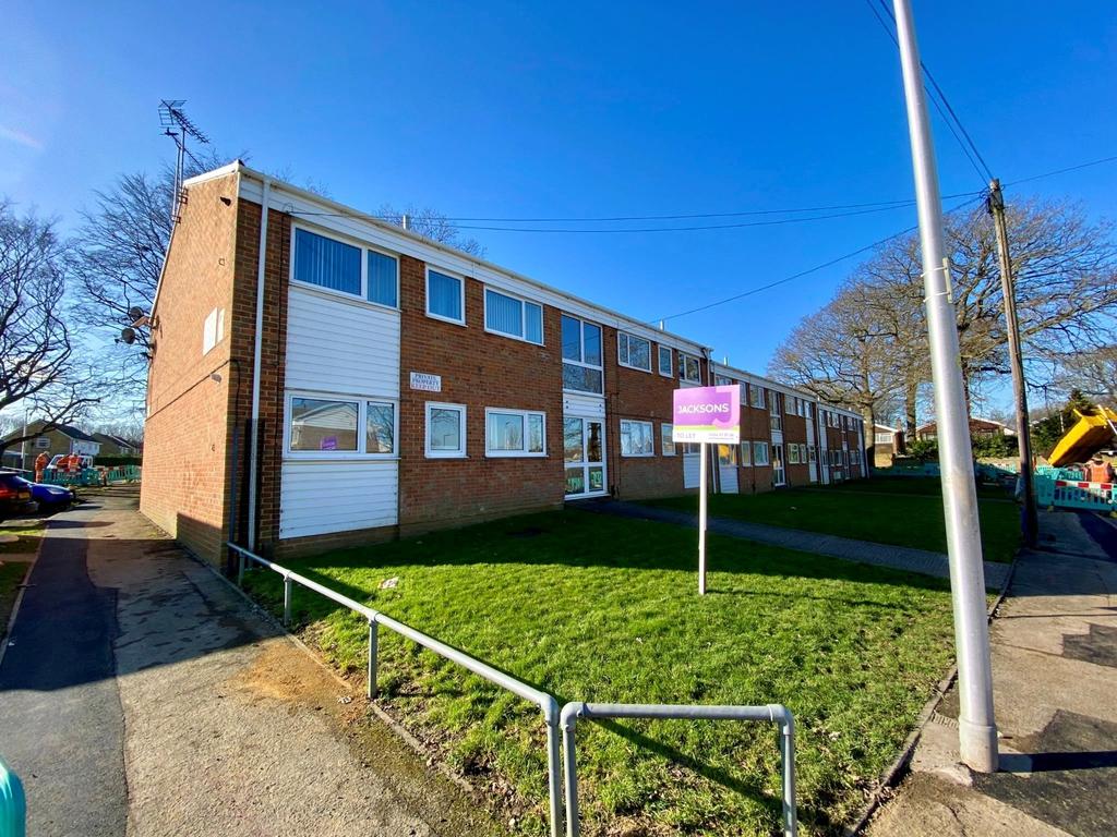Sedley Close, Gillingham 2 bed flat £850 pcm (£196 pw)