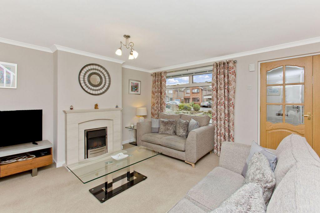 8 Farm Avenue, Lasswade, EH18 1BX 3 bed semidetached house £230,000