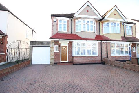 26 Elm Way, Worcester Park, KT4 8LT