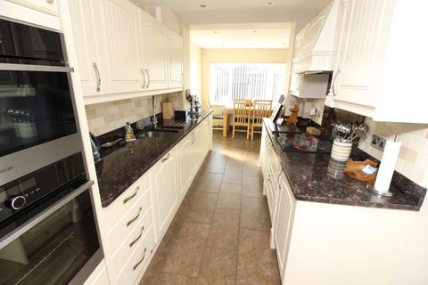 26 Elm Way, Worcester Park, KT4 8LT