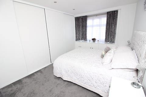 26 Elm Way, Worcester Park, KT4 8LT