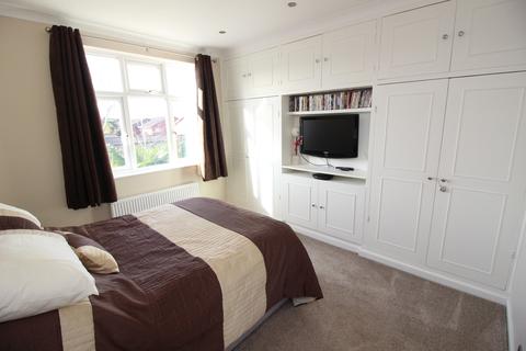 26 Elm Way, Worcester Park, KT4 8LT