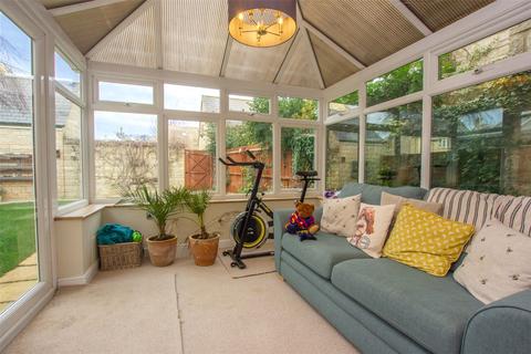 16 Campion Way, Witney, OX28 1ES