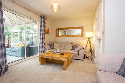 16 Campion Way, Witney, OX28 1ES