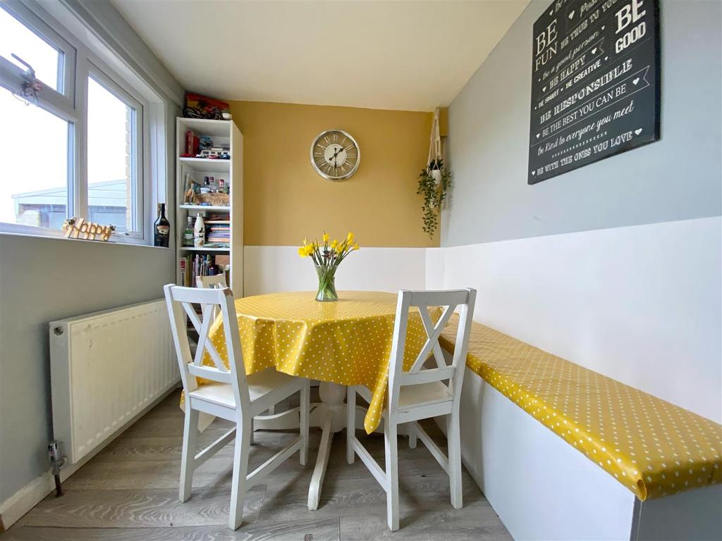 Concorde Drive, Barnstaple 3 bed terraced house £190,000