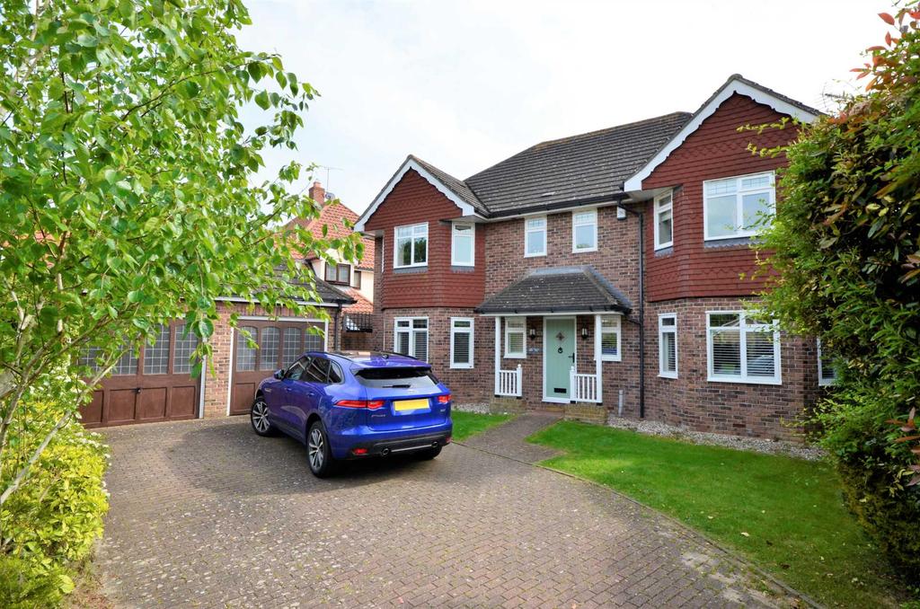 Oakwood Drive, Billericay 5 bed detached house £1,100,000