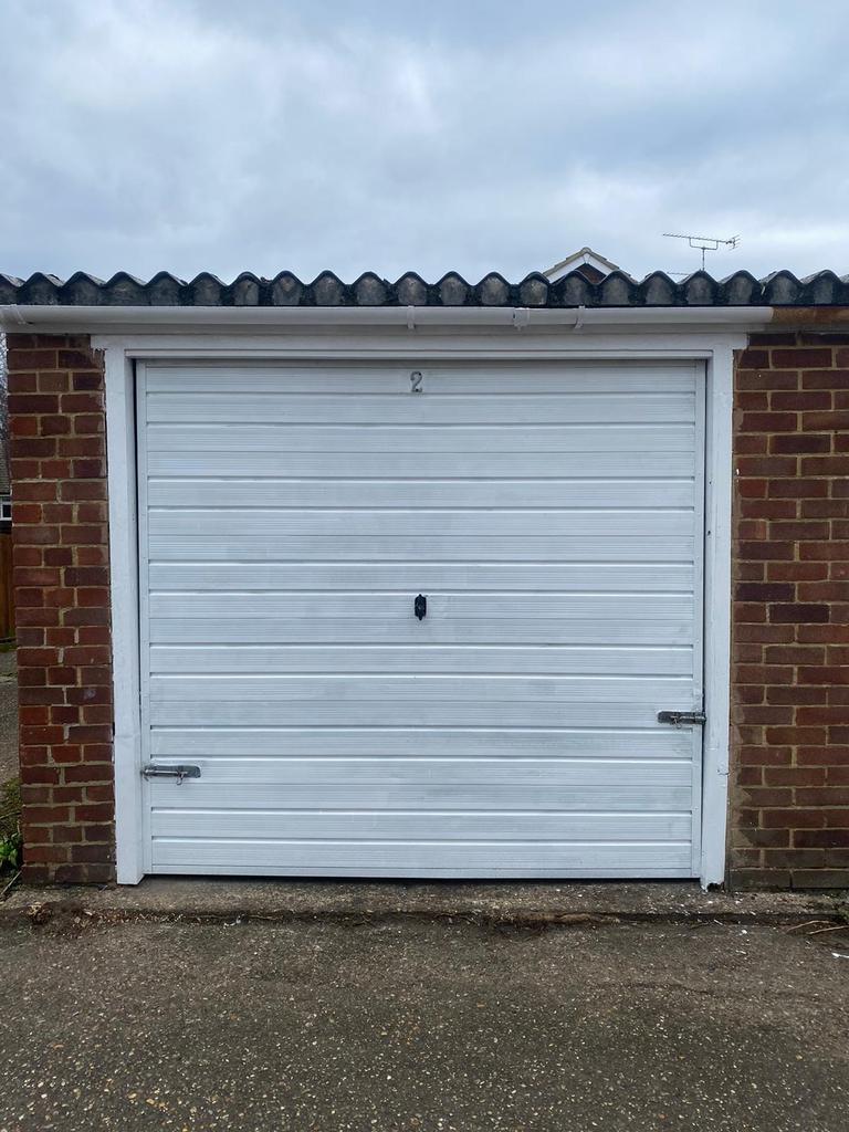 Lyminge Close, Sidcup DA14 Garage £125 pcm (£29 pw)
