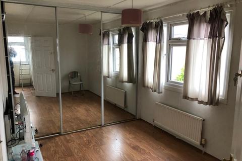 67 Gosforth Lane, South Oxhey, Watford, WD19 7DL