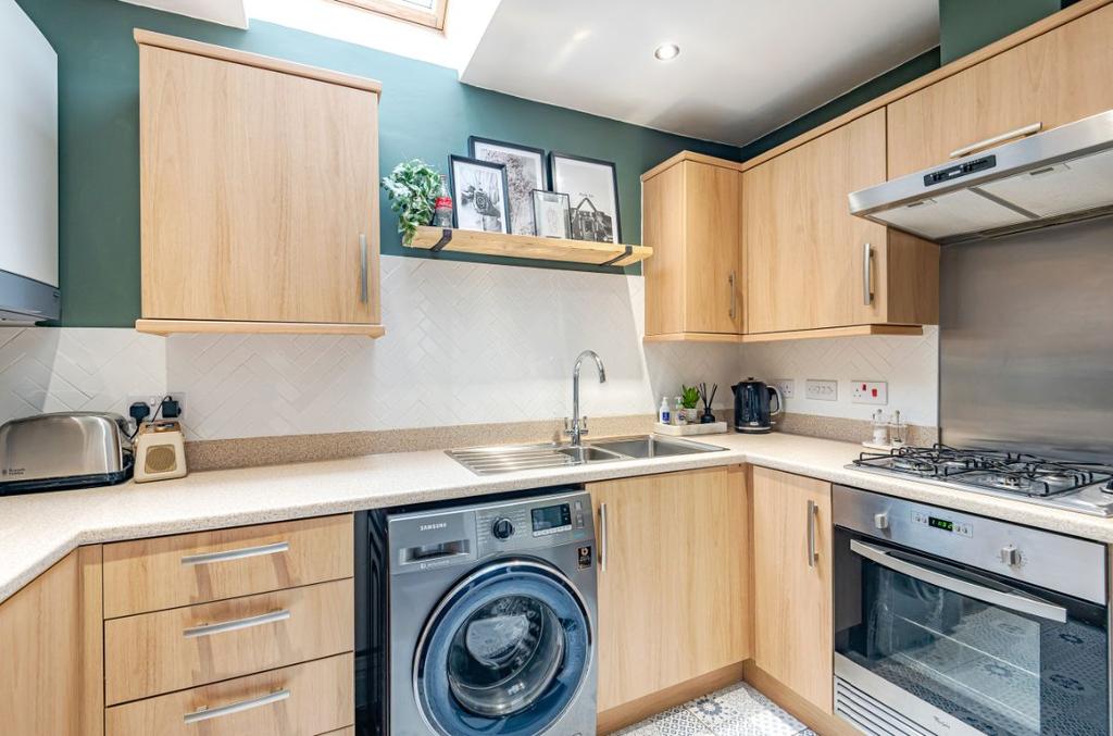 Burr Close, Kempston, Bedford 2 bed detached house £250,000