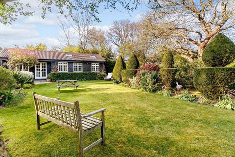 1, Yew Tree Cottage Portsmouth Road, Esher, KT10 9AL