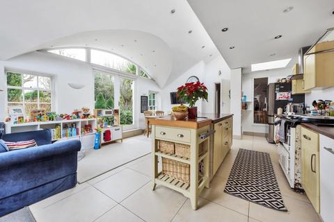 1, Yew Tree Cottage Portsmouth Road, Esher, KT10 9AL