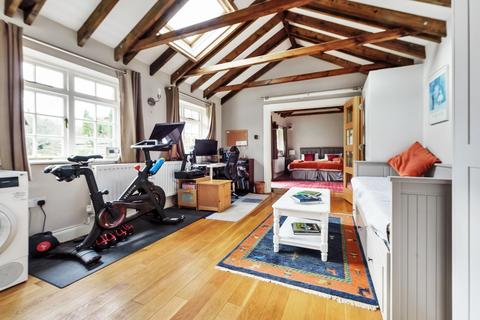 1, Yew Tree Cottage Portsmouth Road, Esher, KT10 9AL