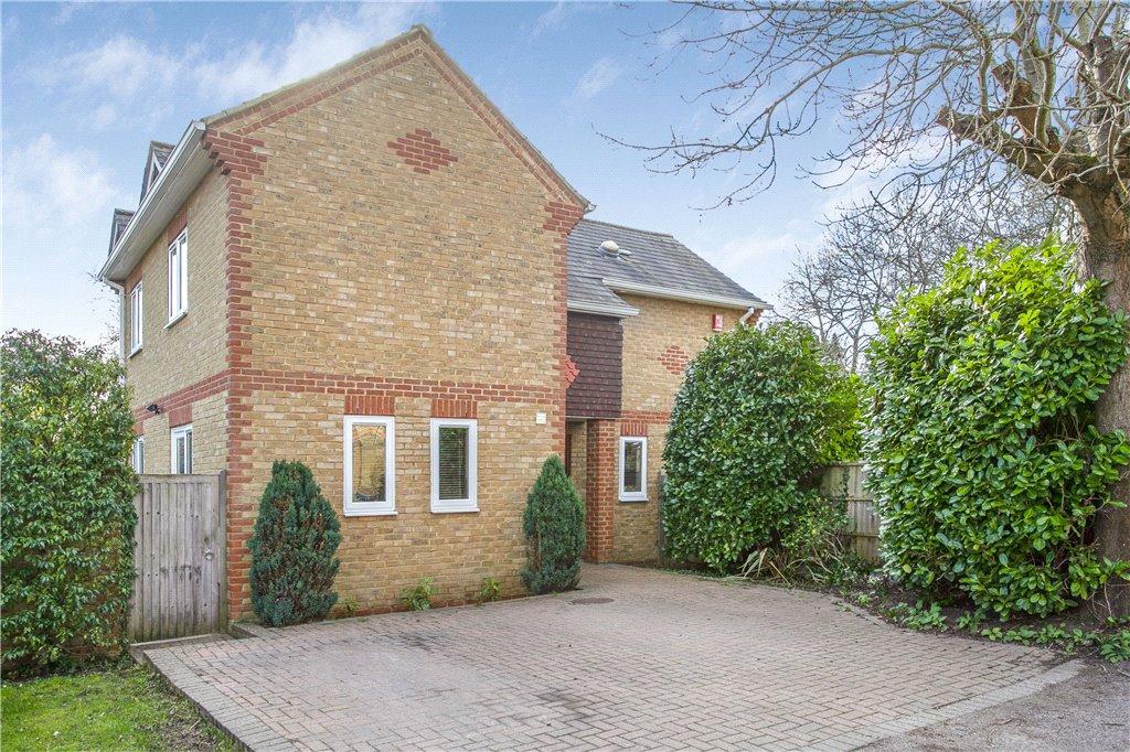 Harvest Road, Englefield Green, Surrey, TW20 3 bed detached house £