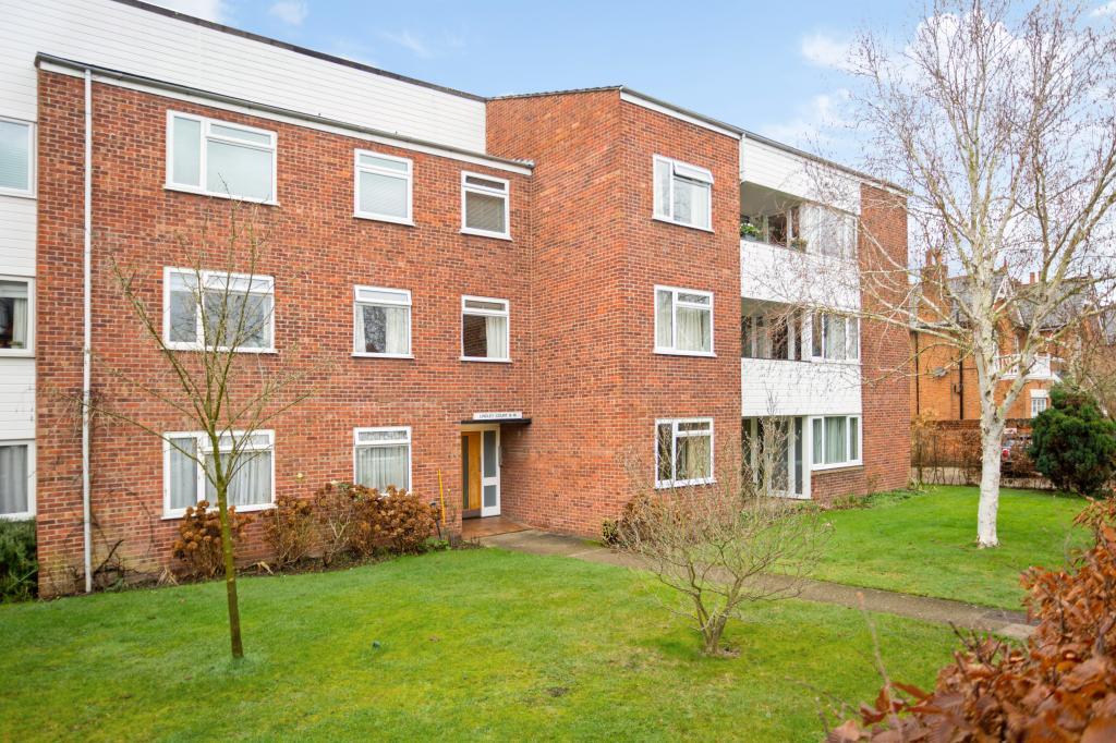 Road, Hampton Wick, Kingston upon Thames KT1 3 bed flat £