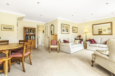 9 Hatch Place, Kingston Upon Thames, KT2 5NB
