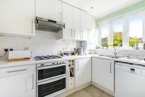9 Hatch Place, Kingston Upon Thames, KT2 5NB