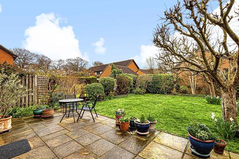9 Hatch Place, Kingston Upon Thames, KT2 5NB