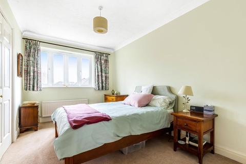 9 Hatch Place, Kingston Upon Thames, KT2 5NB