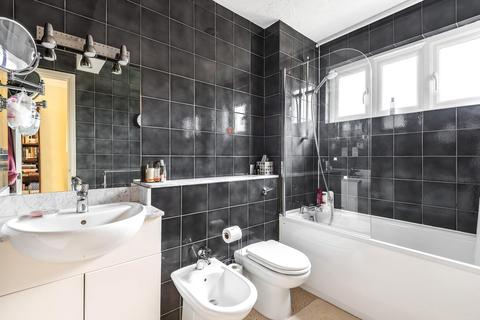 9 Hatch Place, Kingston Upon Thames, KT2 5NB