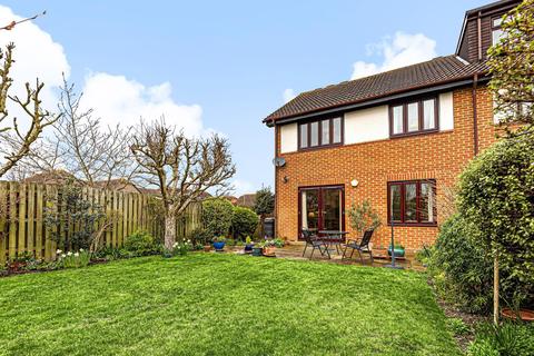 9 Hatch Place, Kingston Upon Thames, KT2 5NB
