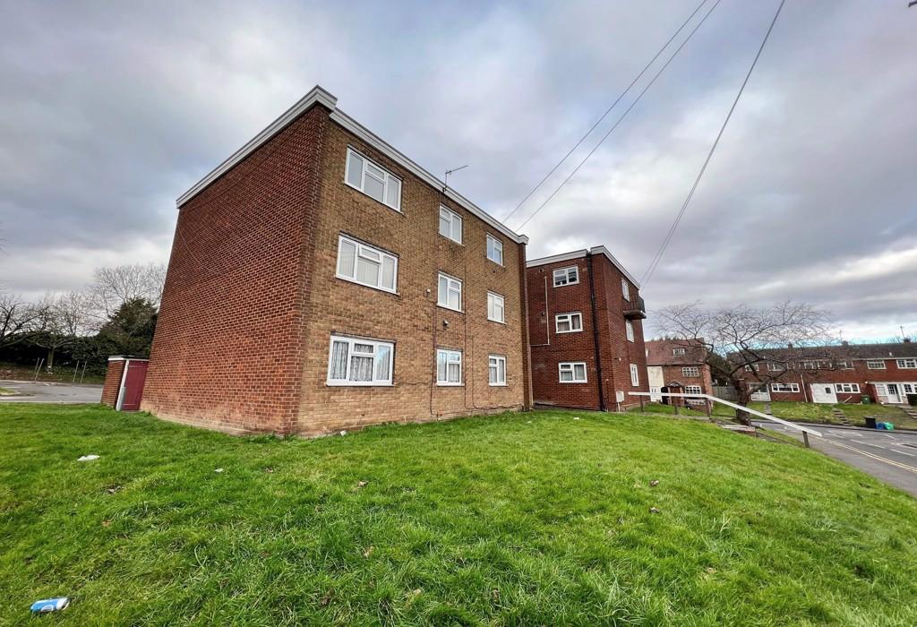 Stourbridge Road, Stourbridge, DY9 7BD 2 bed flat £99,995