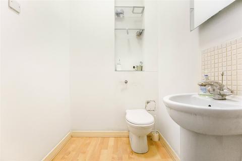 58 Andrews Road, London, E8 4RL