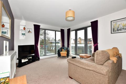 2 bedroom flat for sale, The Farrows, Maidstone, Kent