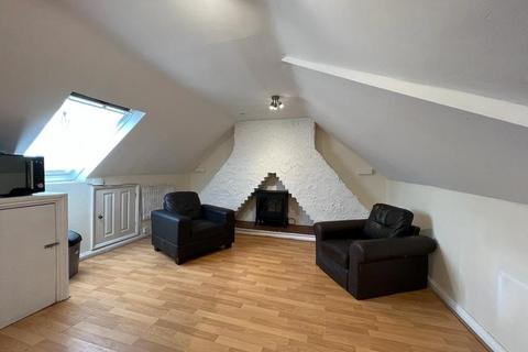 2 bedroom flat to rent, Flat ,  Balmoral Road, Watford