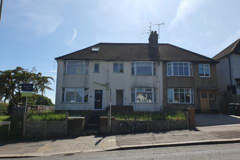 2 bedroom flat to rent, Flat ,  Balmoral Road, Watford